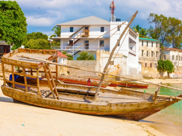 What Beachgoers Can Expect from Dhow Cruises in Zanzibar